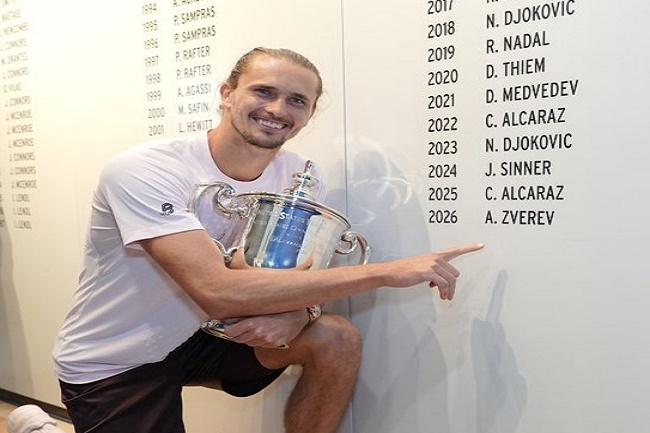 Alexander Zverev Angkat Trofi Juara US Open 2026